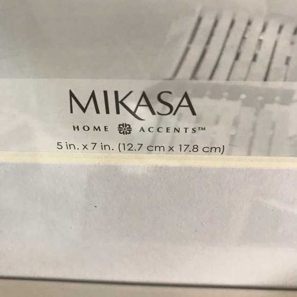 MIKASA MIRRORED PICTURE FRAME 5x7 - Picture 4 of 5